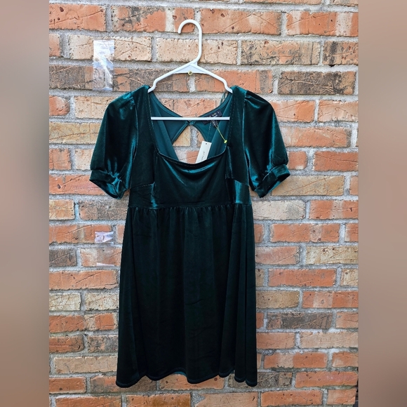 Francesca's Collections Dresses & Skirts - Francesca's Collections HUNTER GREEN Mini Dress